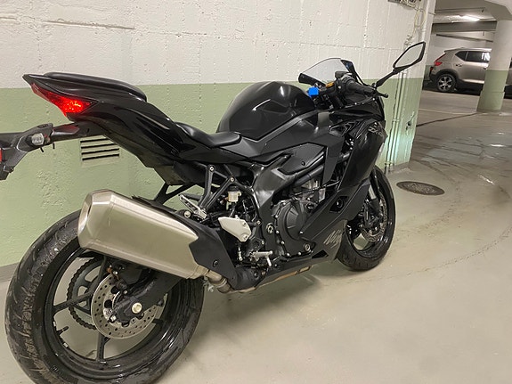 Kawasaki NINJA ZX-4R 9 of 13