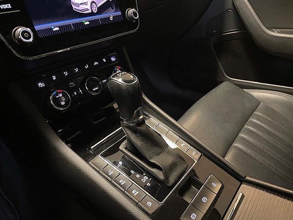 Skoda Superb 9 of 27