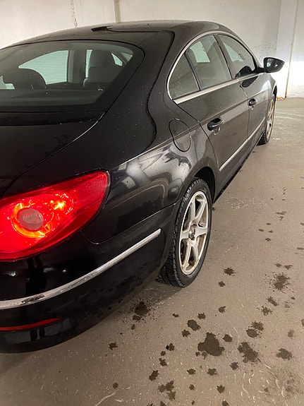 Volkswagen Passat CC 3 of 5