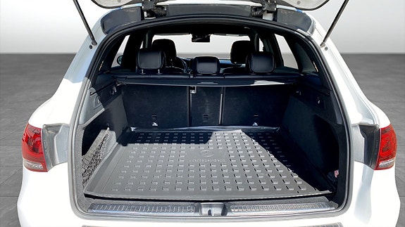Mercedes-Benz GLC200 12 of 14