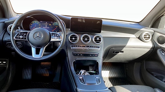 Mercedes-Benz GLC200 2 of 5