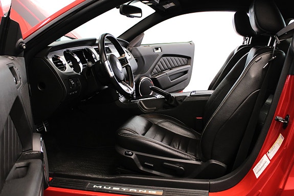 Ford Mustang 26 of 30