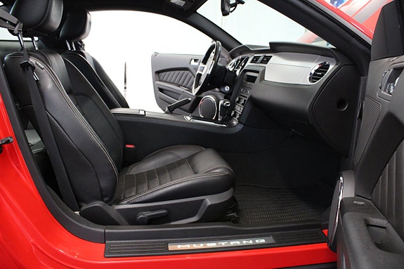 Ford Mustang 21 of 30