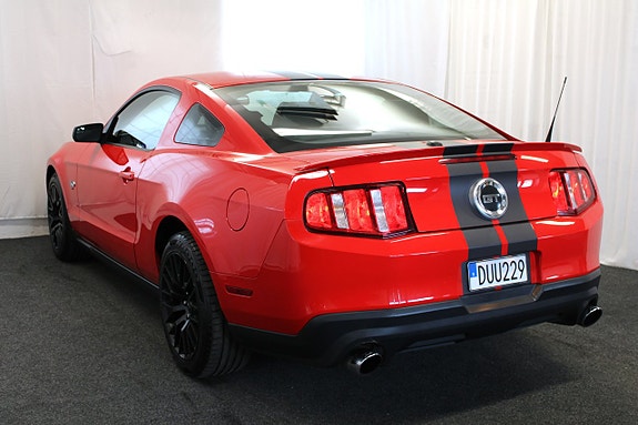 Ford Mustang 11 of 30