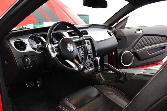 Ford Mustang 27 of 30