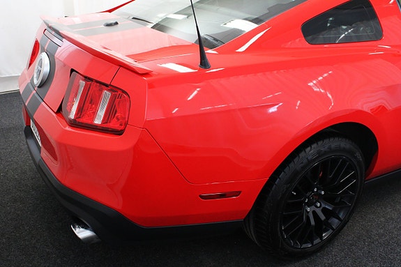 Ford Mustang 16 of 30