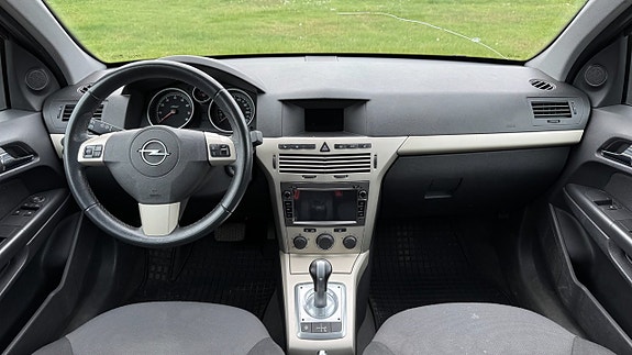 Opel Astra 9 of 10