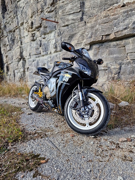 Honda CBR1000RR Valentino Rossi Edition 2 of 5
