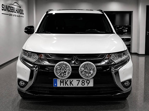 Mitsubishi Outlander 2 of 5