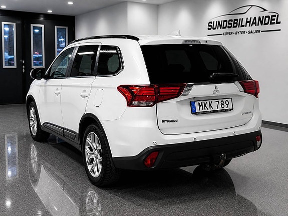 Mitsubishi Outlander 3 of 5