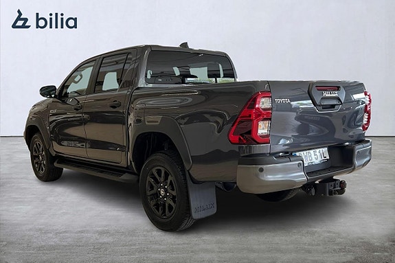 Toyota HiLux 2 of 23