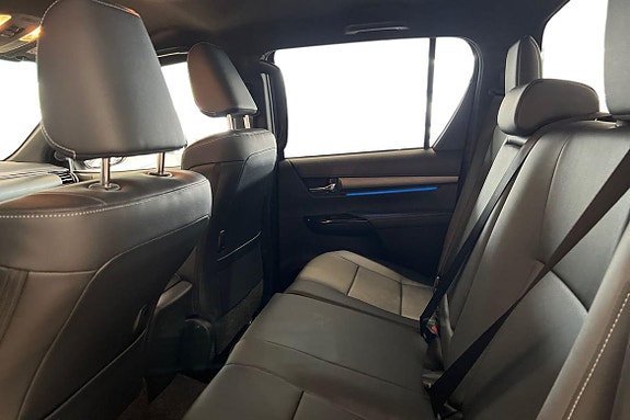 Toyota HiLux 13 of 23