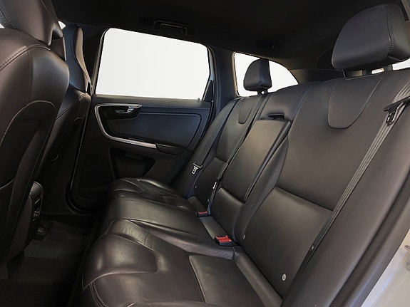 Volvo XC60 11 of 28