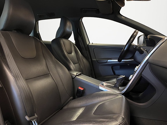 Volvo XC60 12 of 28