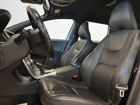 Volvo XC60 10 of 28