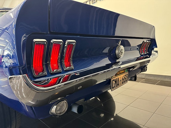 Ford Mustang 12 of 16