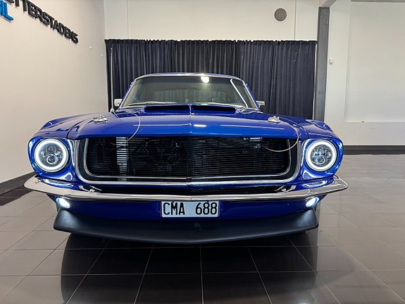 Ford Mustang 3 of 5