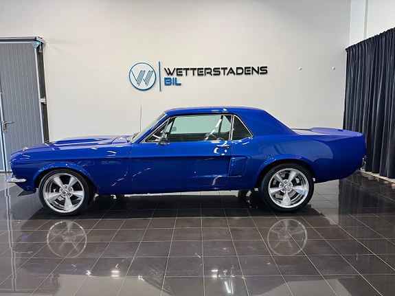 Ford Mustang 2 of 5