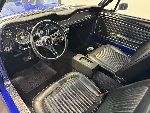 Ford Mustang 14 of 16