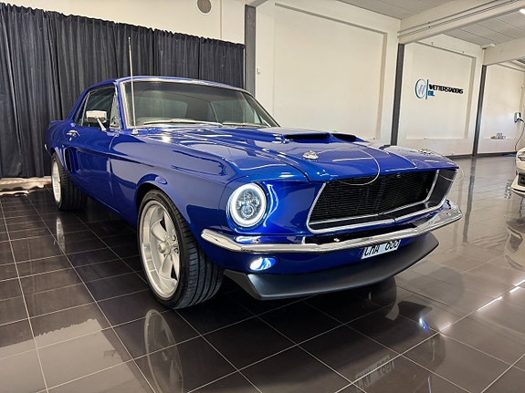 Ford Mustang 4 of 5