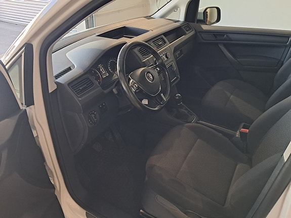 Volkswagen Caddy Alltrack 2 of 5