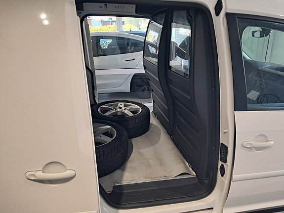 Volkswagen Caddy Alltrack 6 of 7