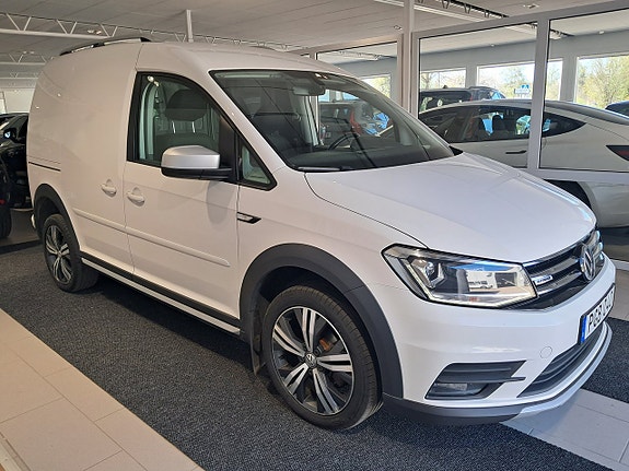 Volkswagen Caddy Alltrack 3 of 5