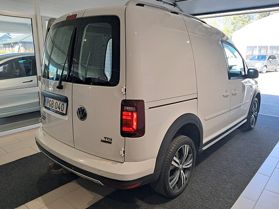 Volkswagen Caddy Alltrack 4 of 5