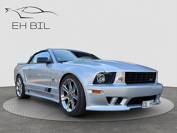 Ford Mustang 3 of 5