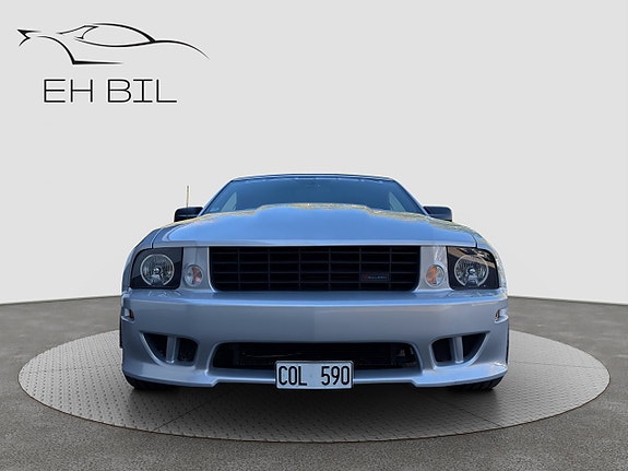 Ford Mustang 2 of 5