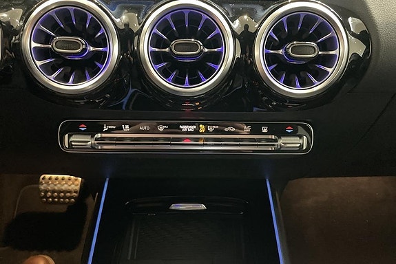 Mercedes-Benz GLA250 e 13 of 16