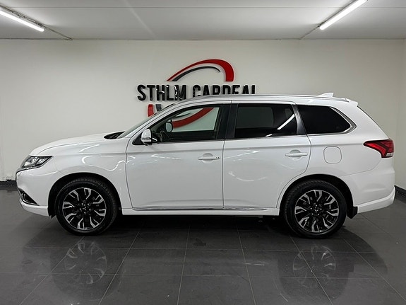 Mitsubishi Outlander 2 of 5