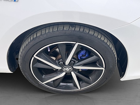 Toyota Auris 29 of 29