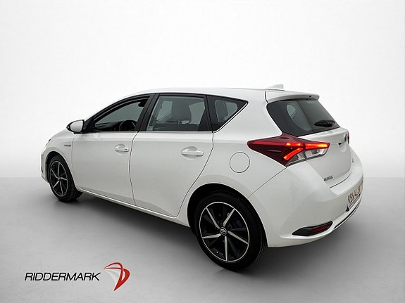 Toyota Auris 5 of 29