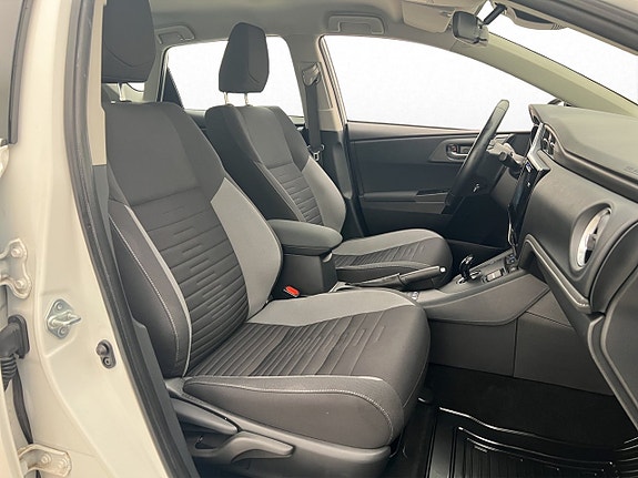 Toyota Auris 23 of 29