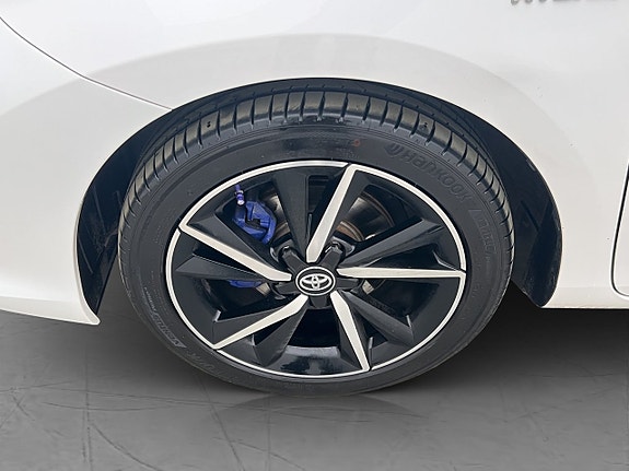 Toyota Auris 26 of 29