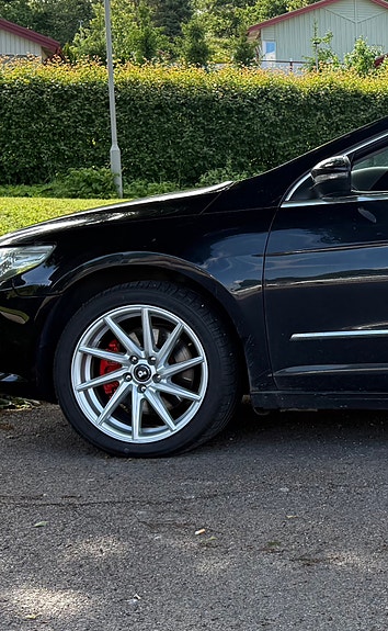 Volkswagen Passat CC 2 of 5