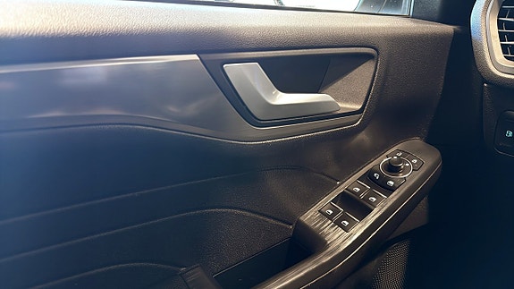 Ford Kuga 11 of 16