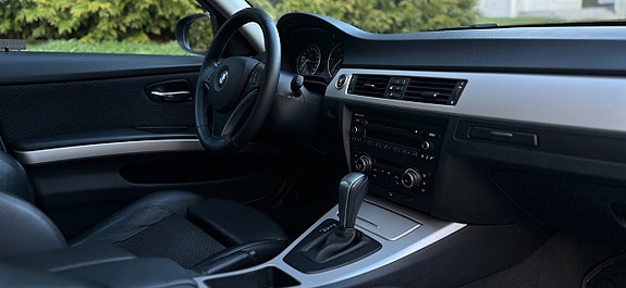 BMW 320d 3 of 5