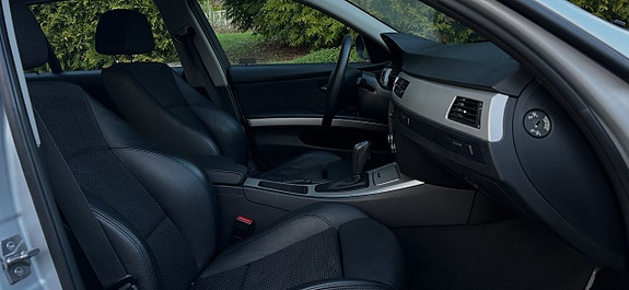 BMW 320d 4 of 5