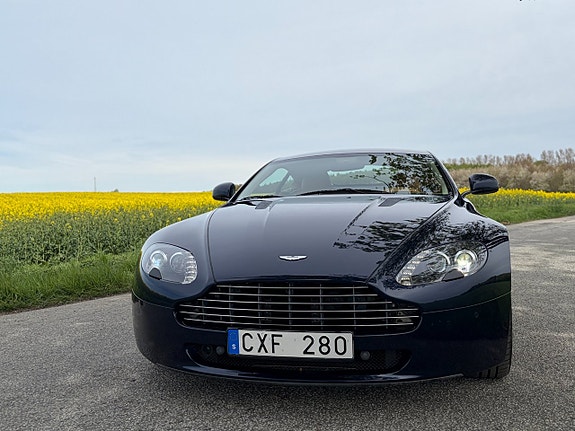 Aston Martin Vantage 2 of 5