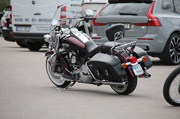 Harley-Davidson FLHRC Road King Classic ABS High Output Twin Cam 103 3 of 5
