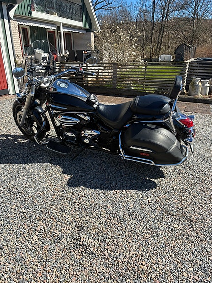 Yamaha XVS950A Midnight Star 2 of 5