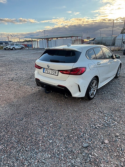 BMW 118d 3 of 5