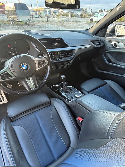 BMW 118d 4 of 5