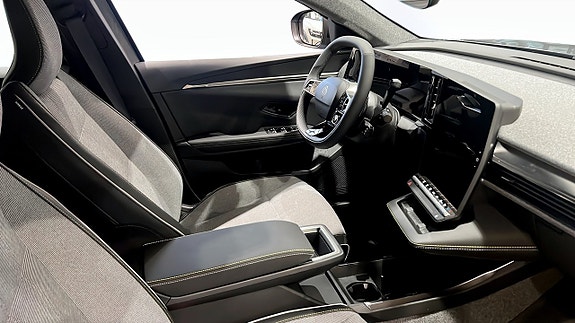 Renault Scenic E-Tech 3 of 5