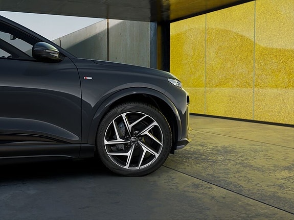 Audi Q6 e-tron 6 of 6