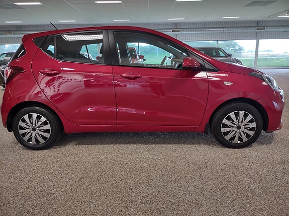 Hyundai i10 4 of 10
