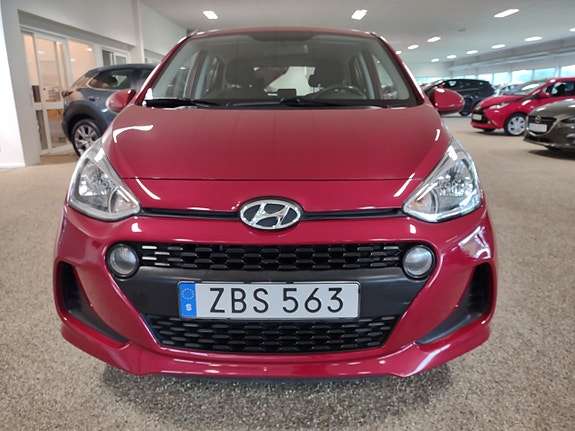 Hyundai i10 2 of 10