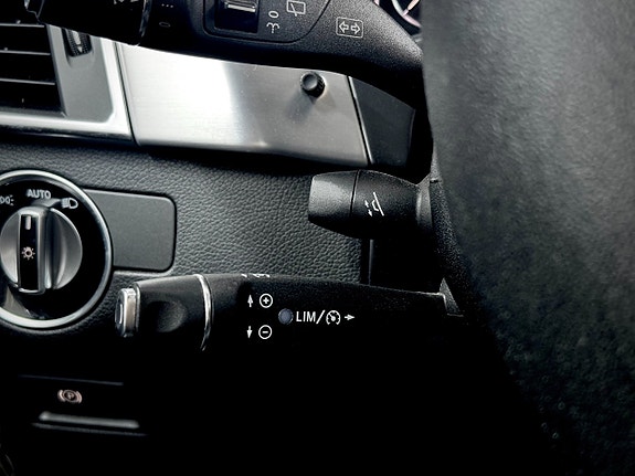 Mercedes-Benz ML350 15 of 20